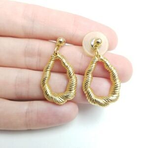 Vintage Gold Tone Dangle Drop Shaped Earrings, Lightweight Minimal Classic Style